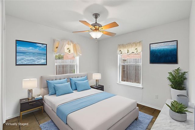 2105 Harbor Circ, Rockport, TX 78382