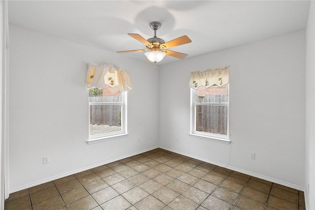 2105 Harbor Circ, Rockport, TX 78382