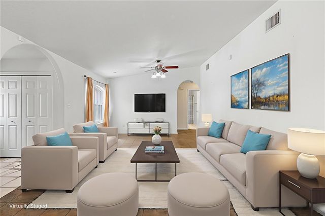 2105 Harbor Circ, Rockport, TX 78382