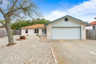 2105 Harbor Circ, Rockport, TX 78382