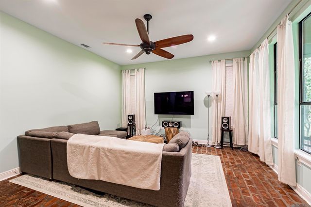 25247 Shane Ct, Jackson, LA 70748