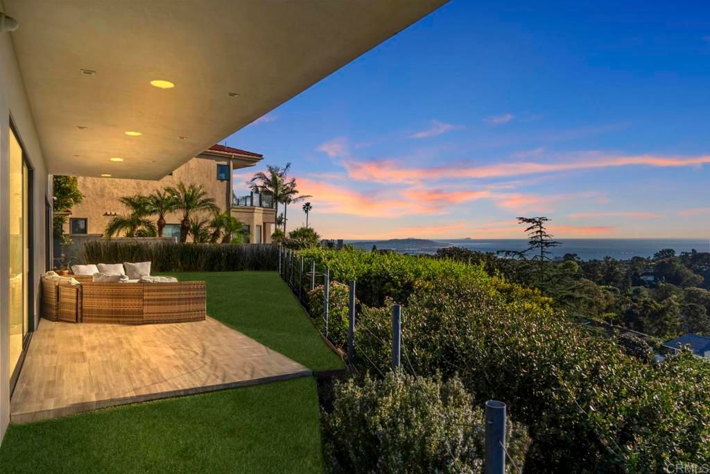 Image 19 of property listing at 2170 Via Nina, La Jolla, CA 92037