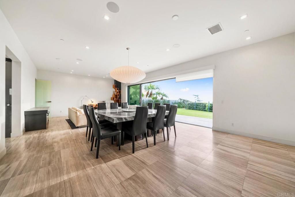 Image 21 of property listing at 2170 Via Nina, La Jolla, CA 92037