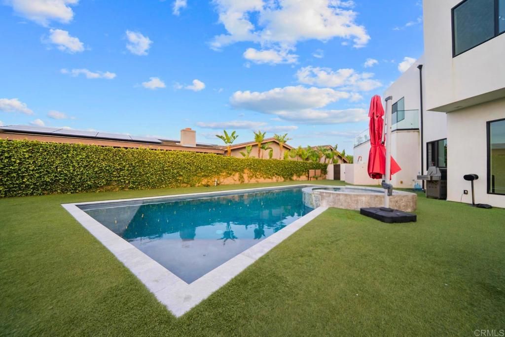 Image 30 of property listing at 2170 Via Nina, La Jolla, CA 92037