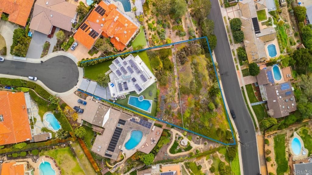 Image 4 of property listing at 2170 Via Nina, La Jolla, CA 92037