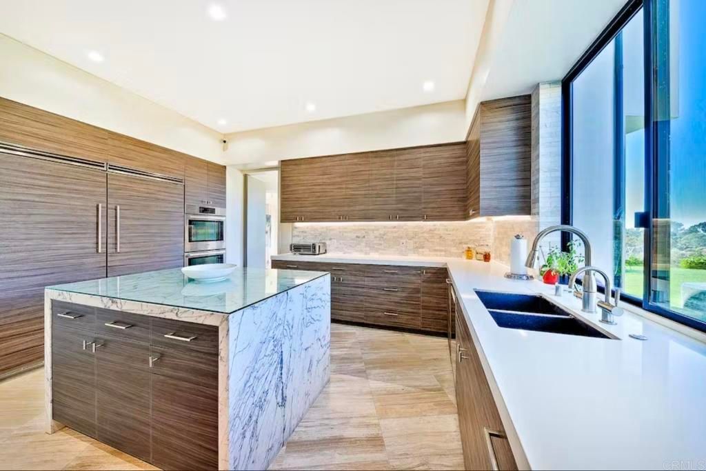 Image 40 of property listing at 2170 Via Nina, La Jolla, CA 92037