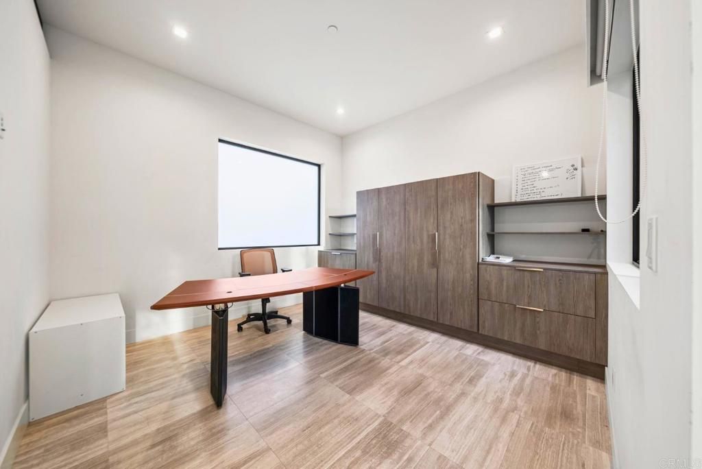 Image 42 of property listing at 2170 Via Nina, La Jolla, CA 92037