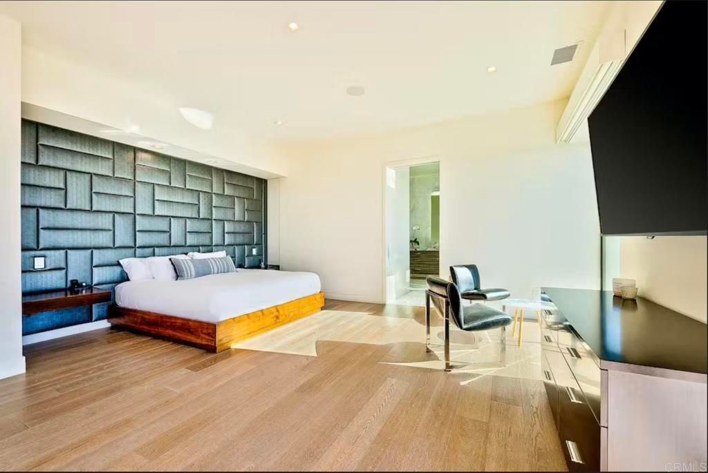 Image 47 of property listing at 2170 Via Nina, La Jolla, CA 92037