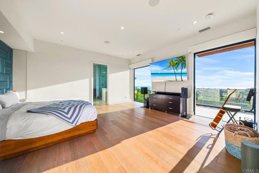 Image 49 of property listing at 2170 Via Nina, La Jolla, CA 92037