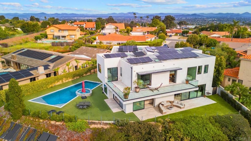 Image 6 of property listing at 2170 Via Nina, La Jolla, CA 92037