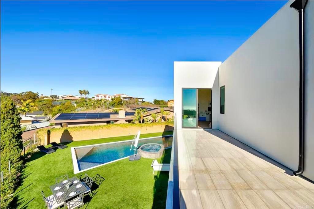 Image 61 of property listing at 2170 Via Nina, La Jolla, CA 92037