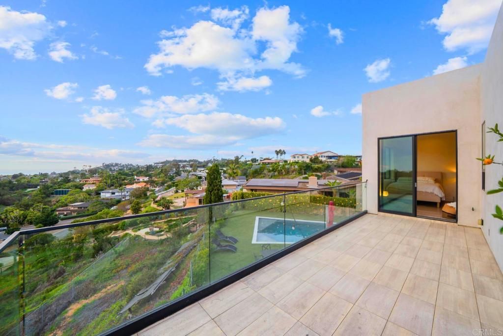 Image 62 of property listing at 2170 Via Nina, La Jolla, CA 92037