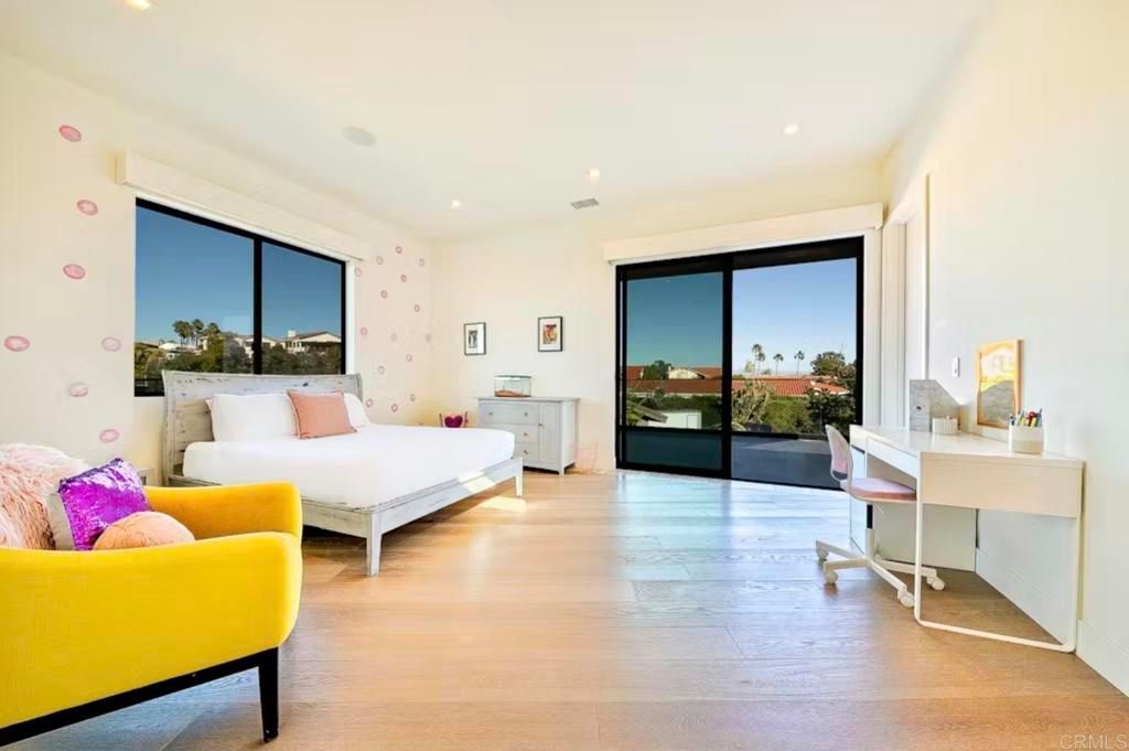 Image 67 of property listing at 2170 Via Nina, La Jolla, CA 92037