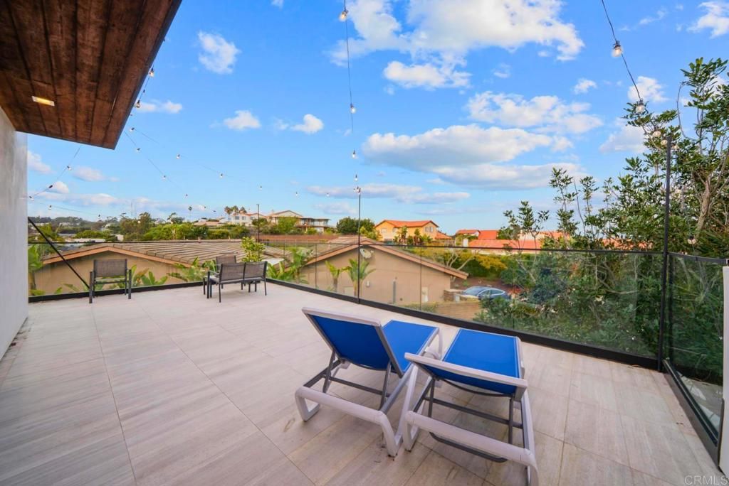 Image 69 of property listing at 2170 Via Nina, La Jolla, CA 92037