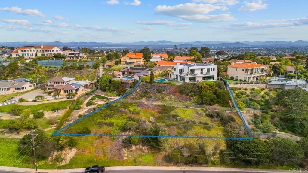 Image 7 of property listing at 2170 Via Nina, La Jolla, CA 92037