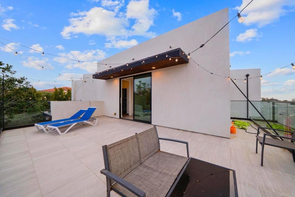 Image 70 of property listing at 2170 Via Nina, La Jolla, CA 92037