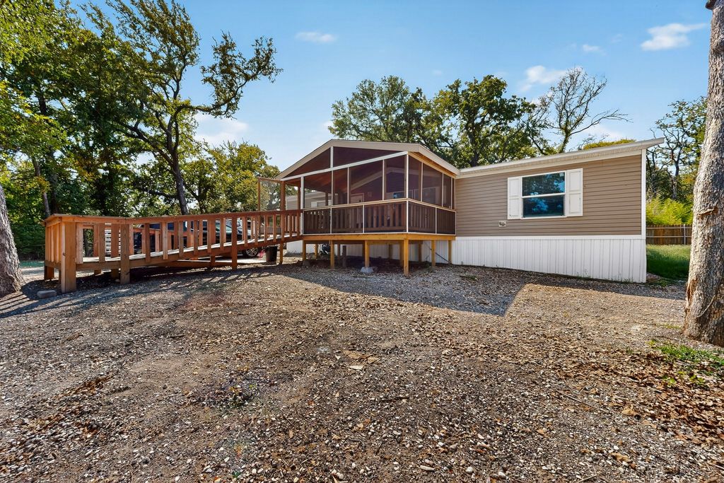 7219 Rucker Street, Azle, TX 76020