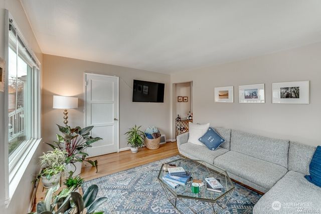 6041 5th Avenue NW, Seattle, WA 98107