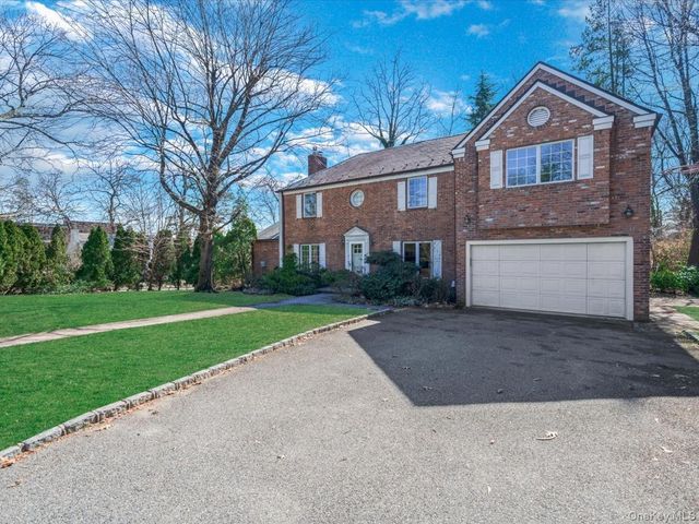 2 Amherst Road E, Great Neck, NY 11021