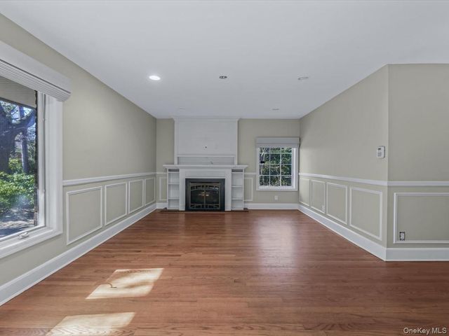 2 Amherst Road E, Great Neck, NY 11021