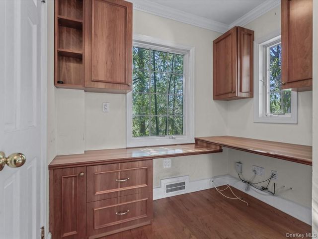 2 Amherst Road E, Great Neck, NY 11021