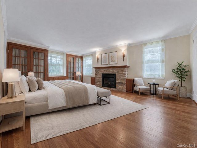 2 Amherst Road E, Great Neck, NY 11021