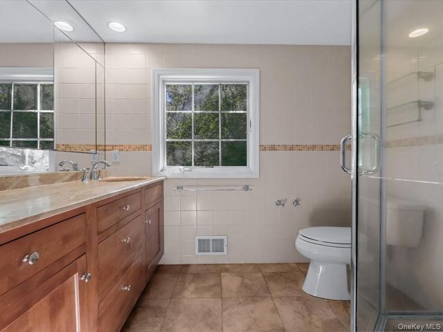 2 Amherst Road E, Great Neck, NY 11021