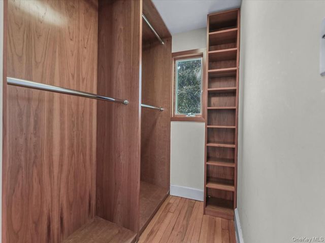 2 Amherst Road E, Great Neck, NY 11021