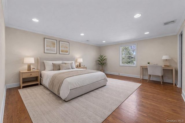 2 Amherst Road E, Great Neck, NY 11021