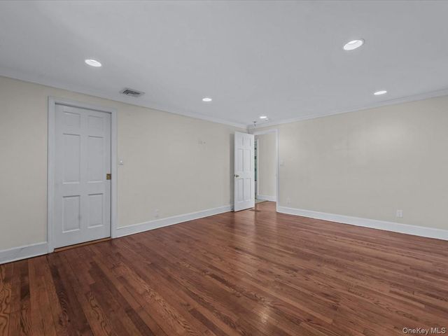 2 Amherst Road E, Great Neck, NY 11021