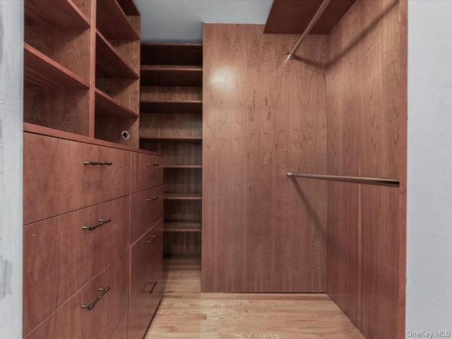 2 Amherst Road E, Great Neck, NY 11021