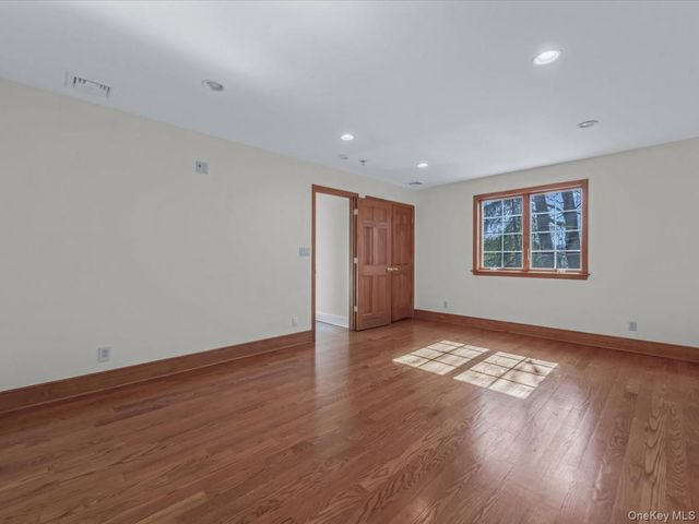 2 Amherst Road E, Great Neck, NY 11021