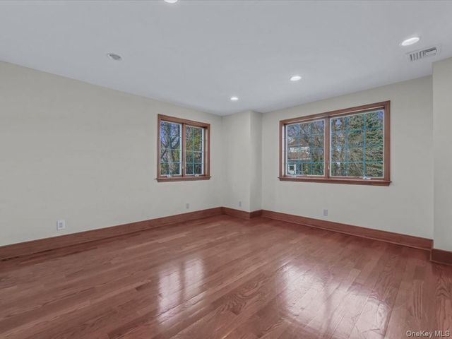 2 Amherst Road E, Great Neck, NY 11021