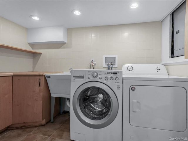 2 Amherst Road E, Great Neck, NY 11021