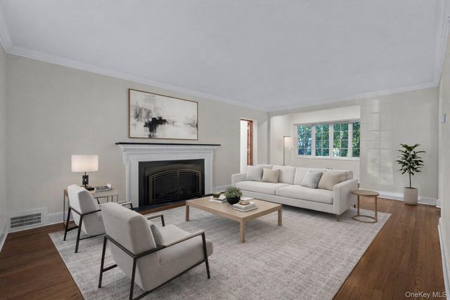 2 Amherst Road E, Great Neck, NY 11021