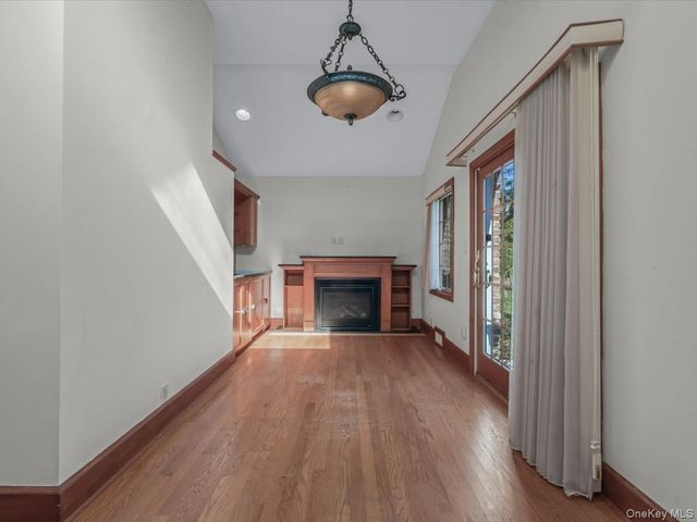 2 Amherst Road E, Great Neck, NY 11021