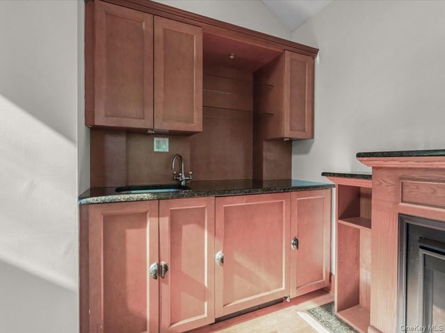 2 Amherst Road E, Great Neck, NY 11021