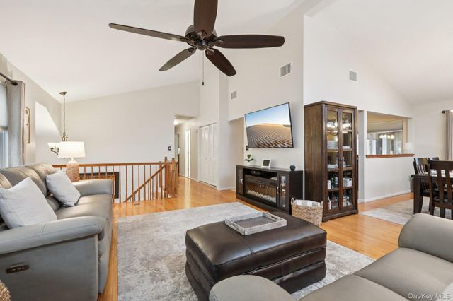 4 Austin Way, Tappan, NY 10983