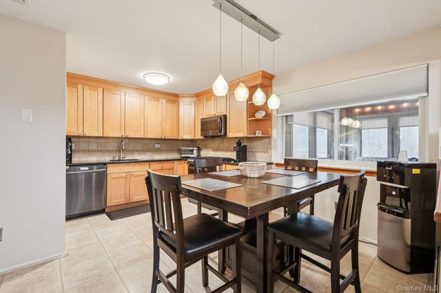 4 Austin Way, Tappan, NY 10983