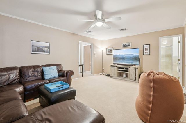 4 Austin Way, Tappan, NY 10983