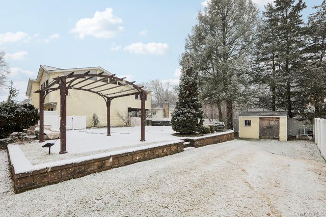 4 Austin Way, Tappan, NY 10983