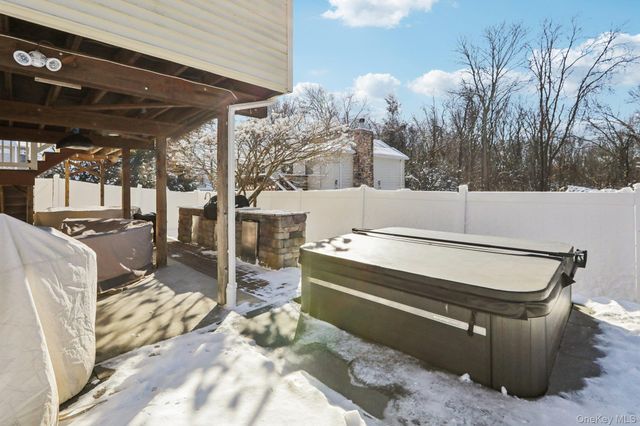 4 Austin Way, Tappan, NY 10983