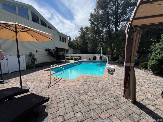 4 Austin Way, Tappan, NY 10983