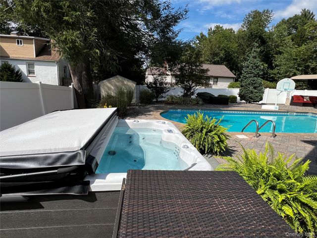 4 Austin Way, Tappan, NY 10983