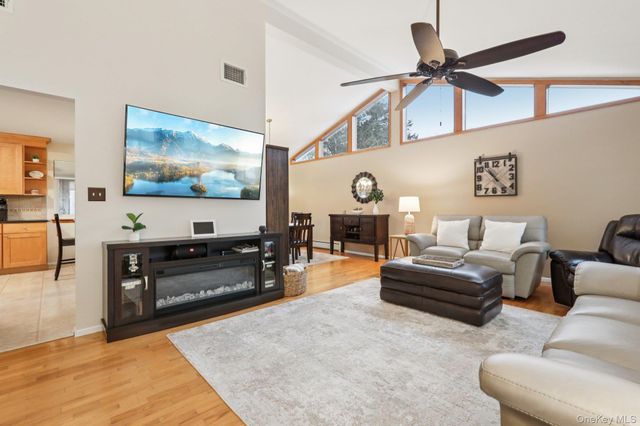 4 Austin Way, Tappan, NY 10983