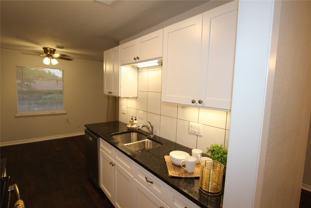 737 Holiday Drive, Sherman, TX 75090