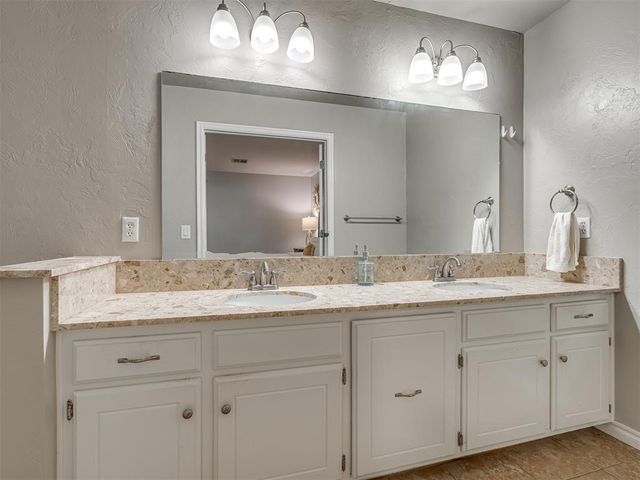 11720 Sundance Mountain Road, Oklahoma City, OK 73162