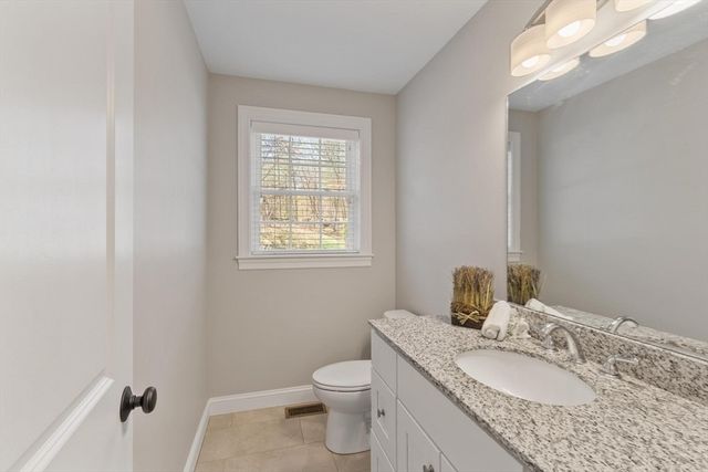 16-R Boutwell St, Wilmington, MA 01887