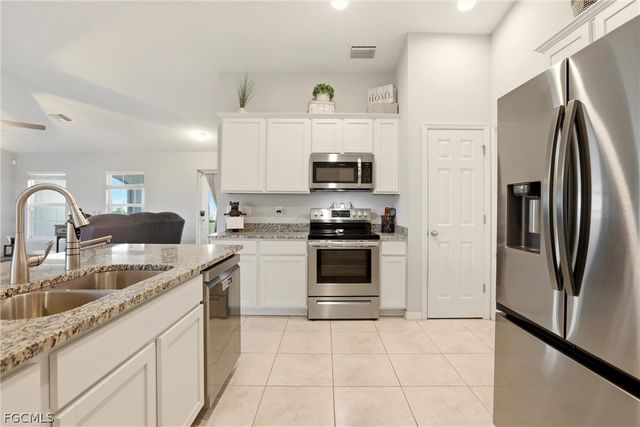 3516 SW 8th PL, Cape Coral, FL 33914