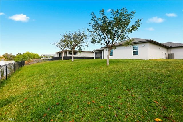 3516 SW 8th PL, Cape Coral, FL 33914